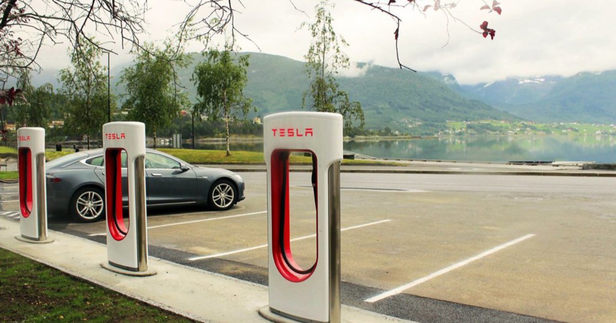 Τα σχέδια της Tesla Greece για superchargers στην Ελλάδα
