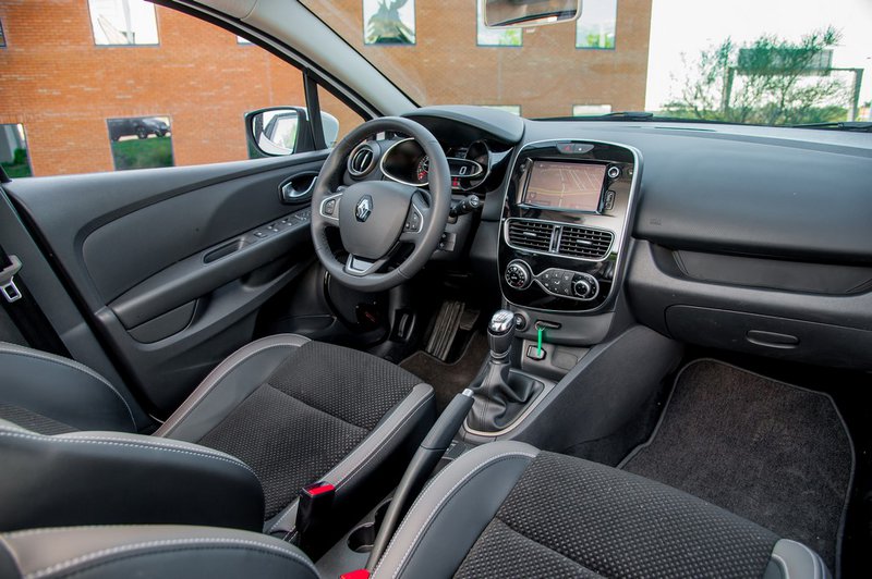 Λιτό, αλλά εργονομικό το εσωτερικό του Renault Clio.