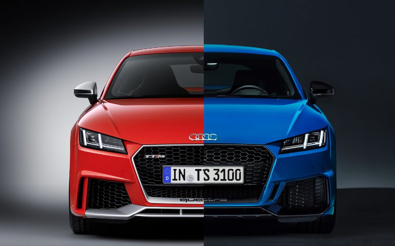 Βρείτε τις διαφορές: Από αριστερά το απελθόν και από δεξιά το νέο TT-RS Βρείτε τις διαφορές: Από αριστερά το απελθόν και από δεξιά το νέο TT-RS