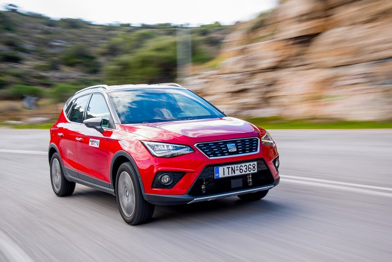 Το νέο Arona δεν πρέπει να θεωρείται μόνο ως ένα «πιο ψηλό Ibiza» αλλά ως ένα όχημα το οποίο μπορεί να συνεχίσει την αναπάντεχα καλή πορεία του Ateca.