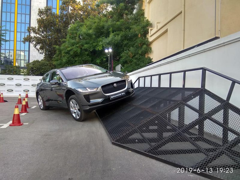 Οι καλές  γωνίες  τις I-Pace επιτρέπουν την  προσέγγιση  και την  διαφυγή  σημείων όπως ακριβώς ένα κανονικό off road όχημα.