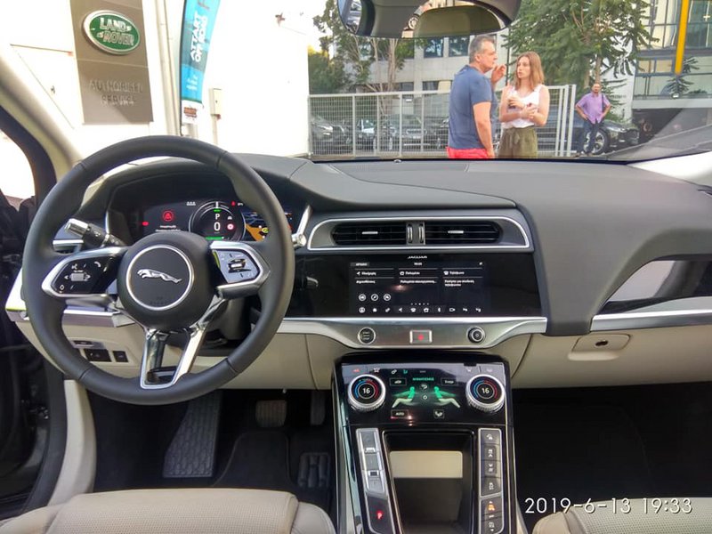 Αριστοκρατική πολυτέλεια στο εσωτερικό.