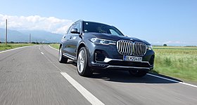 Αποστολή στην Ρουμανία: Οδηγούμε τη νέα BMW X7 (video)