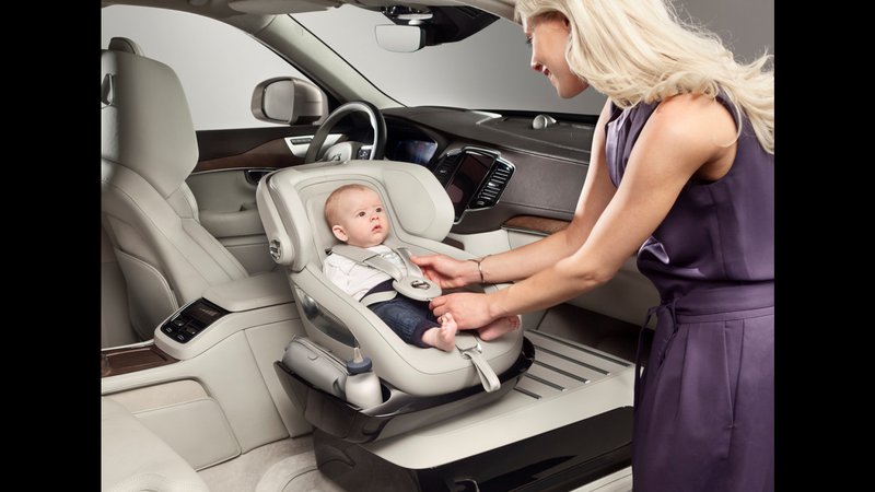 Μόνο με τα ειδικά καθίσματα μπορεί να μεταφερθεί ασφαλώς ένα μωρό.