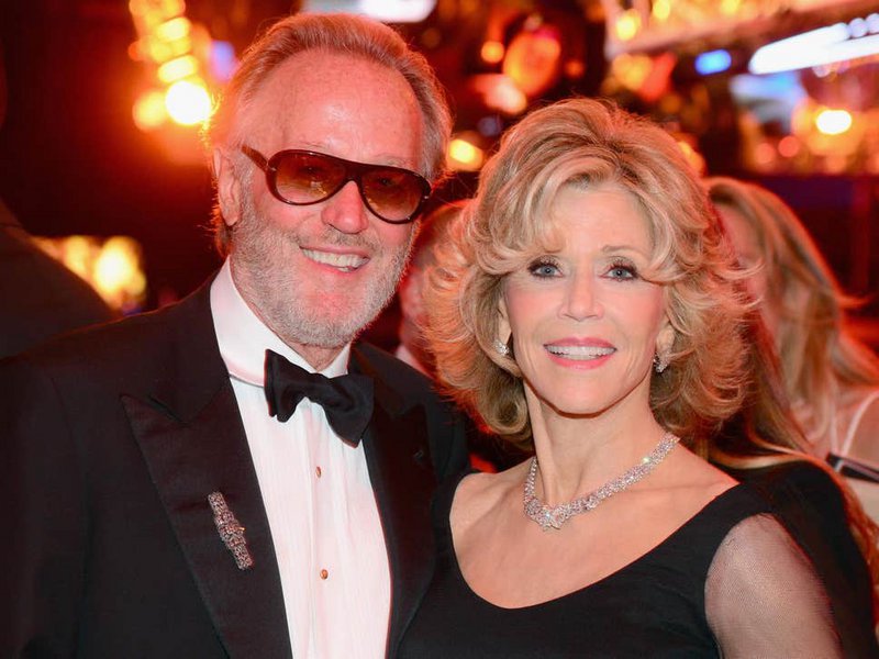 H Jane Fonda δήλωσε για το χαμό του Peter: «Είμαι πολύ λυπημένη. Ήταν ο μικρός αγαπημένος αδερφός μου. Ήταν ο πολυλογάς της οικογένειας. Πέρασα ορισμένες πανέμορφες στιγμές μόνη μαζί του τις τελευταίες ημέρες. Έσβησε γελώντας». H Jane Fonda δήλωσε για το χαμό του Peter: «Είμαι πολύ λυπημένη. Ήταν ο μικρός αγαπημένος αδερφός μου. Ήταν ο πολυλογάς της οικογένειας. Πέρασα ορισμένες πανέμορφες στιγμές μόνη μαζί του τις τελευταίες ημέρες. Έσβησε γελώντας».