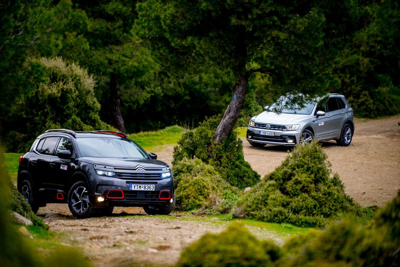 Όλα στο C5 Aircross συντείνουν προς τούτο. Από τα αμορτισέρ και τα καθίσματα, μέχρι την ηχομόνωση και τις επιλογές χωροταξικές και υλικών που το κάνουν ευάερο και ευήλιο (καλά, εξαιρούμε το στενό κρύσταλλο του πορτμπαγκάζ). Όλα στο C5 Aircross συντείνουν προς τούτο. Από τα αμορτισέρ και τα καθίσματα, μέχρι την ηχομόνωση και τις επιλογές χωροταξικές και υλικών που το κάνουν ευάερο και ευήλιο (καλά, εξαιρούμε το στενό κρύσταλλο του πορτμπαγκάζ).