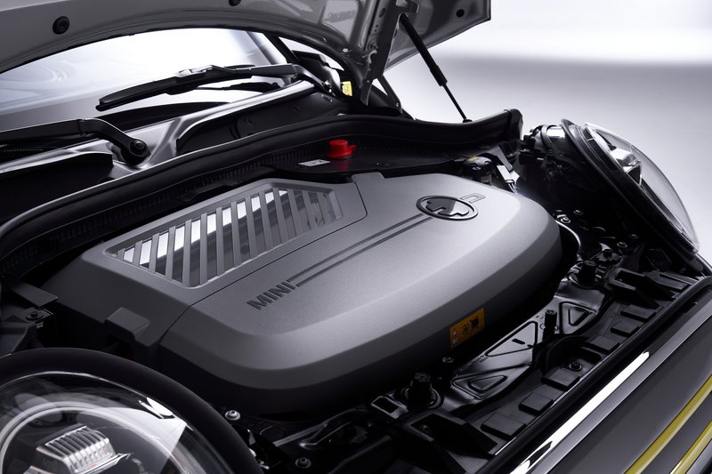 Tο Cooper SE (50 kW) χρειάζεται 35 λεπτά για το 80% της φόρτισης και για την πλήρη φόρτιση από wallbox 3,4 ώρες, μια επιπλέον από το ηλεκτρικό της Opel. Tο Cooper SE (50 kW) χρειάζεται 35 λεπτά για το 80% της φόρτισης και για την πλήρη φόρτιση από wallbox 3,4 ώρες, μια επιπλέον από το ηλεκτρικό της Opel.