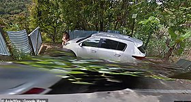 Στα «πράσα» του Google Maps ζευγάρι... γυμνό! (Photos)