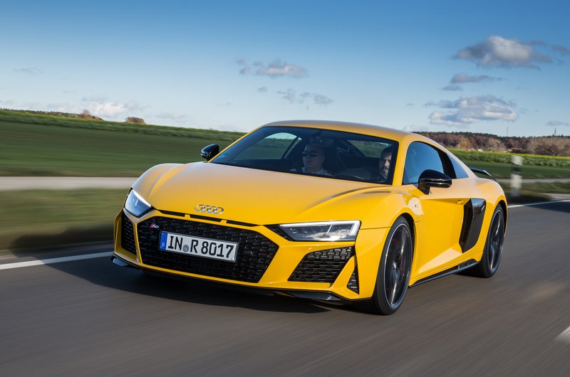 Το νέο Audi R8 έχει τελική ταχύτητα 324 km/h και επιταχύνει τα 0-100 km/h σε μόλις 3,4 sec.