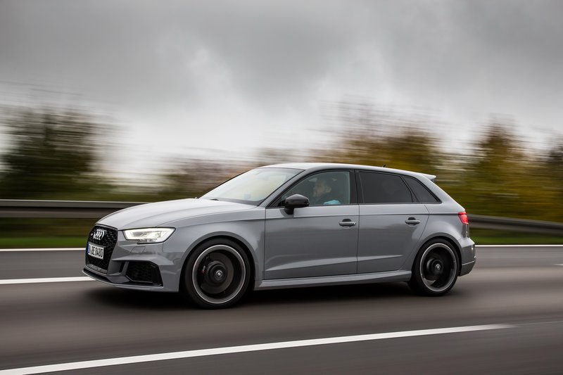 To Audi RS 3 παραμένει επίκαιρο οδηγικά...