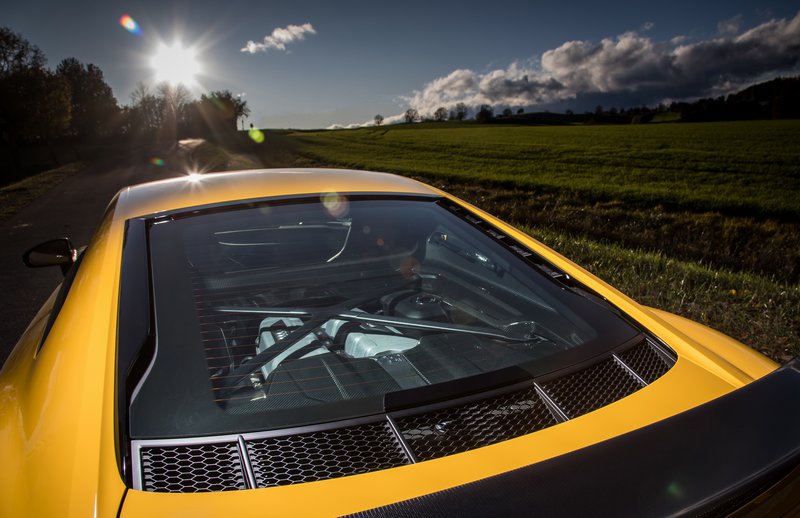 Σε κοινή θέα ο V10 5.2 lt των 570 PS με τη μπάσα χροιά...