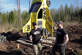 Hyundai Getz εκτοξεύεται στο... διάστημα με 70 κιλά δυναμίτη (video)