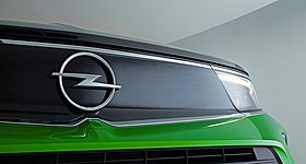 Το νέο έμβλημα της Opel κάνει πρεμιέρα στο ηλεκτροκίνητο Mokka