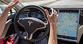 Η Tesla στα γερμανικά δικαστήρια για το Autopilot