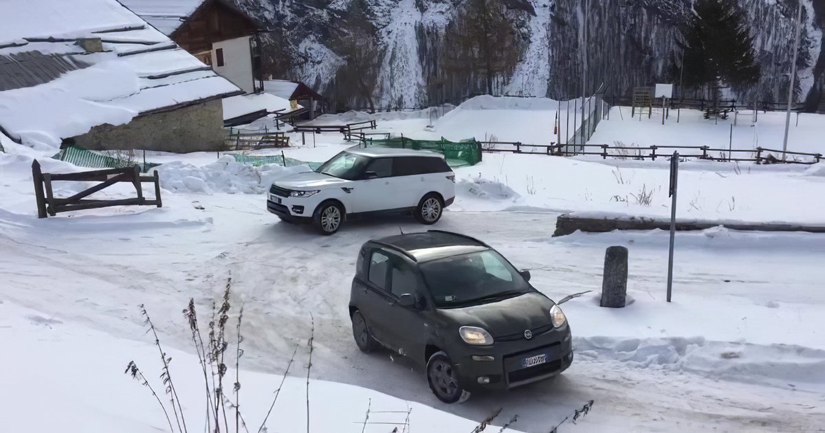 Παρακολουθήστε ένα Fiat Panda να εξευτελίζει ένα ακριβό SUV στο χιόνι (Βίντεο)