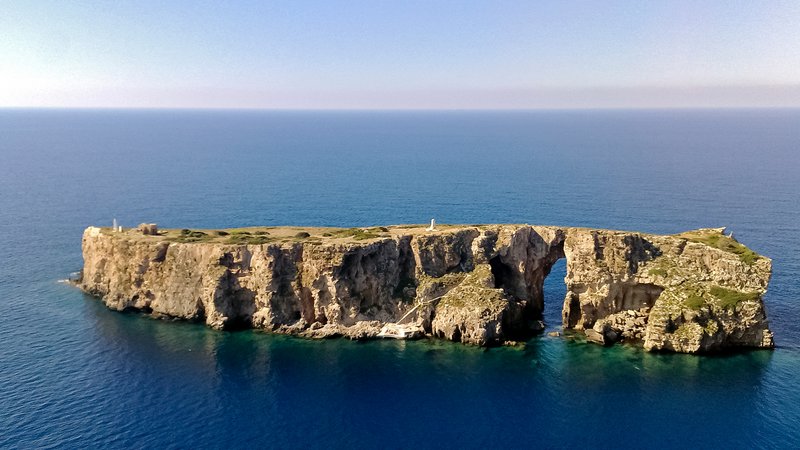 Εκεί που τελειώνει η Σφακτηρία αρχίζει το Τσιχλή Μπαμπά, όπου βρίσκεται και το μνημείο των Γάλλων. Από το στενό μεταξύ τους άνοιγμα κατάφερε να περάσει ο θρυλικός « Άρης» του Τσαμαδού το 1825. Εκεί που τελειώνει η Σφακτηρία αρχίζει το Τσιχλή Μπαμπά, όπου βρίσκεται και το μνημείο των Γάλλων. Από το στενό μεταξύ τους άνοιγμα κατάφερε να περάσει ο θρυλικός « Άρης» του Τσαμαδού το 1825.