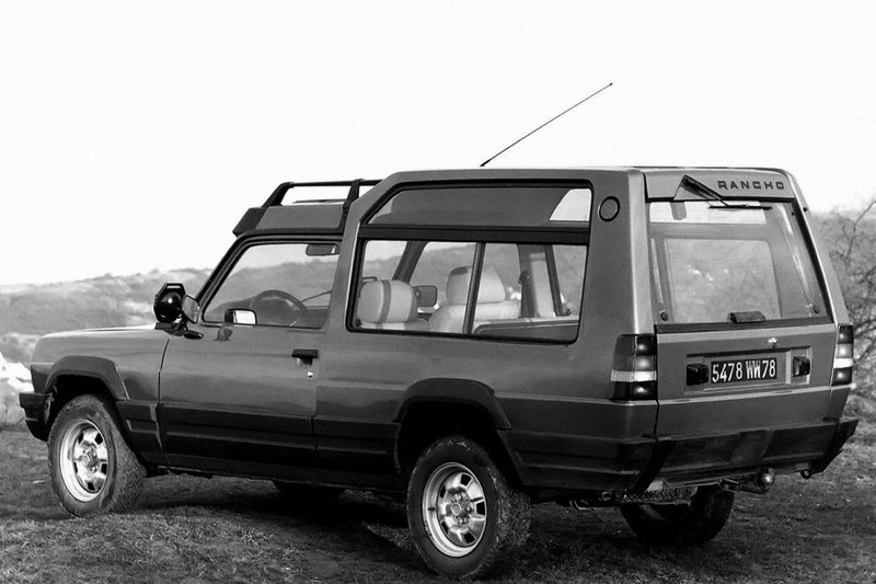 Κάτι περισσότερο από εμφανείς είναι οι αισθητικές ομοιότητες του Matra-Simca Rancho με το Land Rover Discovery.