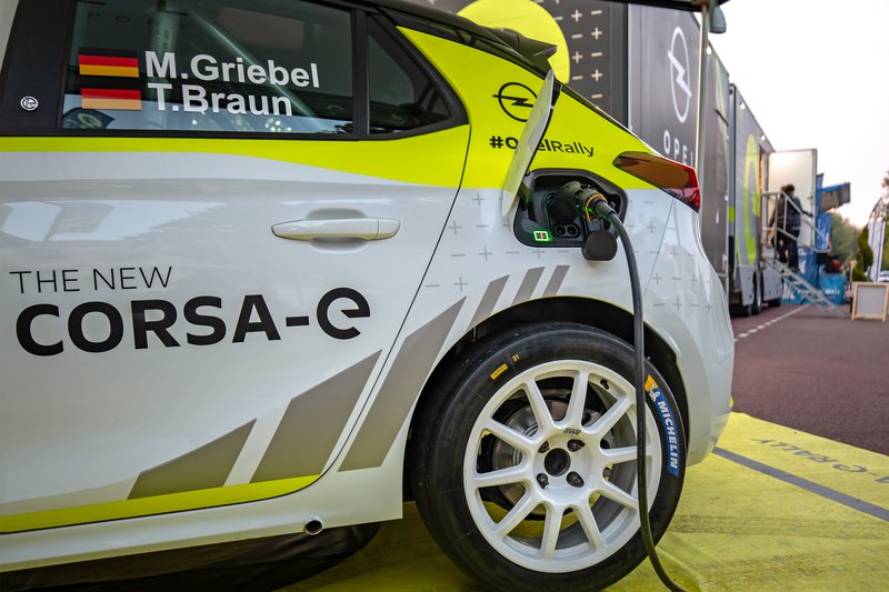 Η νίκη κατηγορίας του Corsa Rally4 ολοκληρώνει την ισχυρή επίδοση της Opel στη Γαλλία. Πηγή φωτ.: Opel Motorsport Gmbh Η νίκη κατηγορίας του Corsa Rally4 ολοκληρώνει την ισχυρή επίδοση της Opel στη Γαλλία. Πηγή φωτ.: Opel Motorsport Gmbh