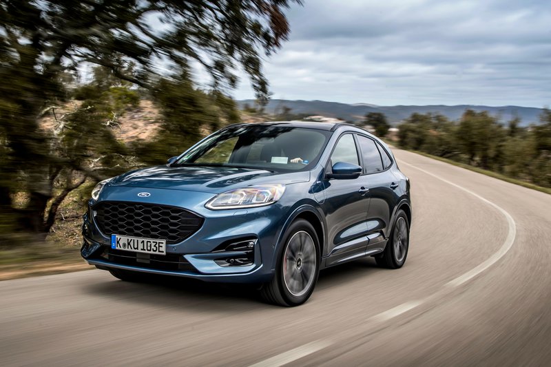 Στο νέο Ford Kuga Plug-in Hybrid οι νέες τεχνολογίες ασφάλειας και υποβοήθησης της οδήγησης όπως το Stop & Go, το Speed Sign Recognition και το Lane-Centring βοηθούν τους οδηγούς να κινούνται στην πυκνή κυκλοφορία της πόλης και στον αυτοκινητόδρομο με μεγαλύτερη ασφάλεια. Στο νέο Ford Kuga Plug-in Hybrid οι νέες τεχνολογίες ασφάλειας και υποβοήθησης της οδήγησης όπως το Stop & Go, το Speed Sign Recognition και το Lane-Centring βοηθούν τους οδηγούς να κινούνται στην πυκνή κυκλοφορία της πόλης και στον αυτοκινητόδρομο με μεγαλύτερη ασφάλεια.