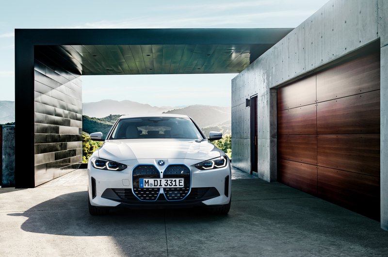 BMW i4: Επίσημη αποκάλυψη και για την Μ έκδοση i4 Μ50