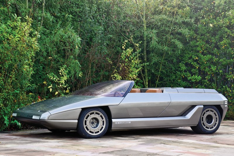 Η Lamborghini Athon ήταν σχέδιο του Marc Deschamps. Διέθετε έναν V8 3 λίτρων κινητήρα, τοποθετημένο στο κέντρο και πολλά, πάρα πολλά gadgets, όπως οθόνες στο εσωτερικό. Η Lamborghini Athon ήταν σχέδιο του Marc Deschamps. Διέθετε έναν V8 3 λίτρων κινητήρα, τοποθετημένο στο κέντρο και πολλά, πάρα πολλά gadgets, όπως οθόνες στο εσωτερικό.