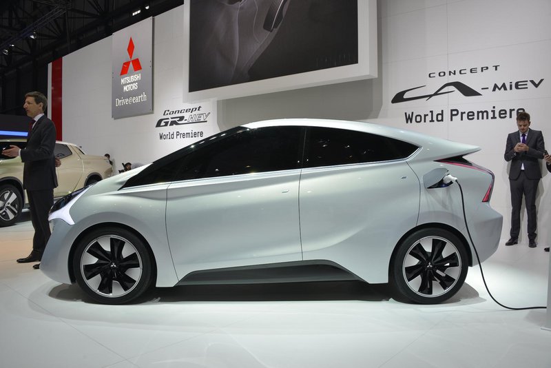 Η Mitsubishi είχε δείξει τις προθέσεις της με το ηλεκτρικό πρωτότυπο CA-MiEV που παρουσιάστηκε το 2013. Η Mitsubishi είχε δείξει τις προθέσεις της με το ηλεκτρικό πρωτότυπο CA-MiEV που παρουσιάστηκε το 2013.