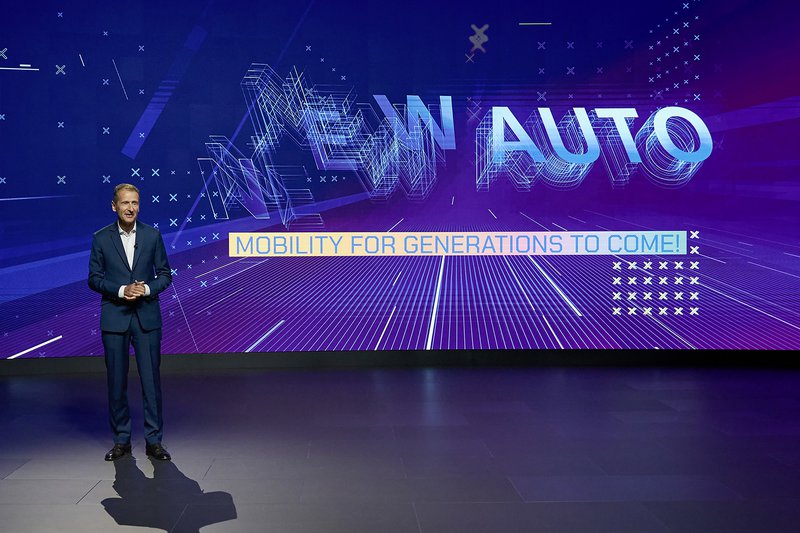 O CEO του Volkswagen Group, Herbert Diess, παρουσιάζει τη νέα στρατηγική του Ομίλου με τον τίτλο New Auto . O CEO του Volkswagen Group, Herbert Diess, παρουσιάζει τη νέα στρατηγική του Ομίλου με τον τίτλο New Auto .
