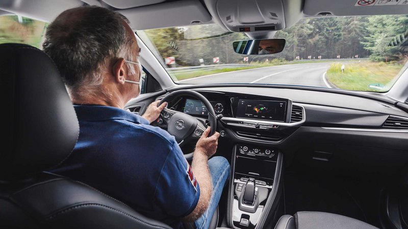 Opel Grandland Hybrid4