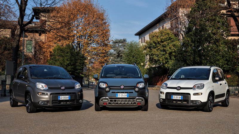 Το Fiat Panda είναι ένα αυτοκίνητο-ορόσημο για τις αστικές μετακινήσεις προσφέροντας απαράμιλλη ευελιξία και ποιότητες ανώτερης κατηγορίας. Το Fiat Panda είναι ένα αυτοκίνητο-ορόσημο για τις αστικές μετακινήσεις προσφέροντας απαράμιλλη ευελιξία και ποιότητες ανώτερης κατηγορίας.
