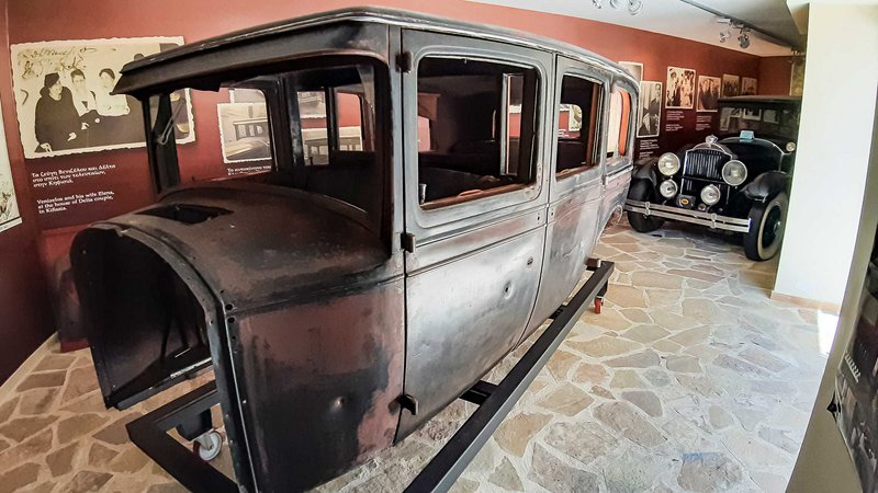 Στο σπίτι-μουσείο του Ελευθέριου Βενιζέλου, στα Χανιά, φιλοξενείται και το σημαδεμένο από τις σφαίρες των επίδοξων δολοφόνων του αμάξωμα της Packard, στην οποία επέβαινε στις 6 Ιουνίου 1933, όταν εκδηλώθηκε η εναντίον του απόπειρα στη Λεωφόρο Κηφισίας, στην Αθήνα. Στον ίδιο χώρο και πίσω ακριβώς από το ιστορικής σημασίας έκθεμα μπορεί κανείς να δει μία πανομοιότυπη Packard που δωρήθηκε στο Ίδρυμα από Έλληνες της Αμερικής. (Car and Driver)