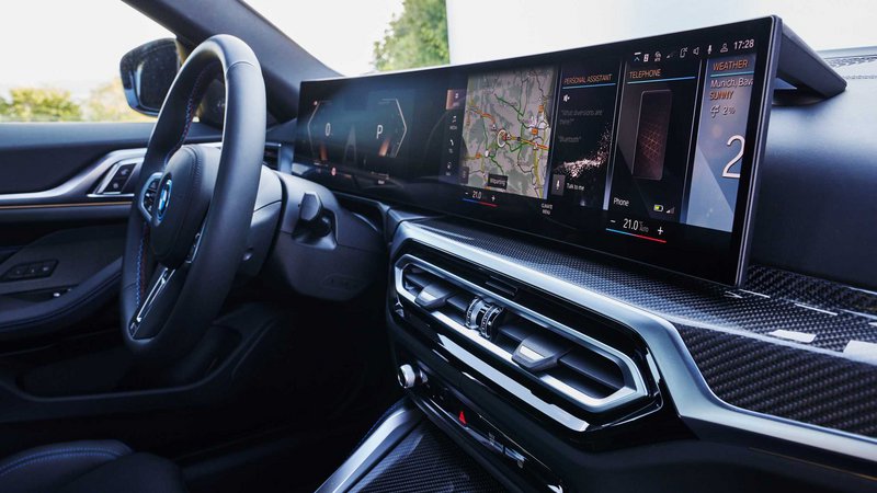 Curved οθόνη και στη BMW i4