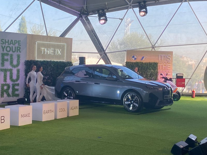 Η BMW iX κοστίζει από 86.450 ευρώ.