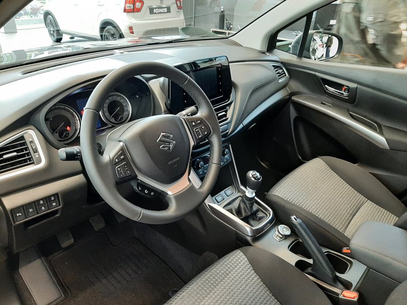 Εργονομικό και άψογα υλοποιήσιμο το εσωτερικό του νέου Suzuki S-Cross.