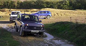 Dacia Duster vs Suzuki Jimny vs Lada Niva: Ποιο ξεχώρισε στην off-road δοκιμασία (video)