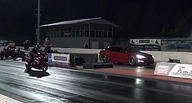 Μία Suzuki Hayabusa εναντίον ενός Tesla Model S Plaid στο dragstrip (video)