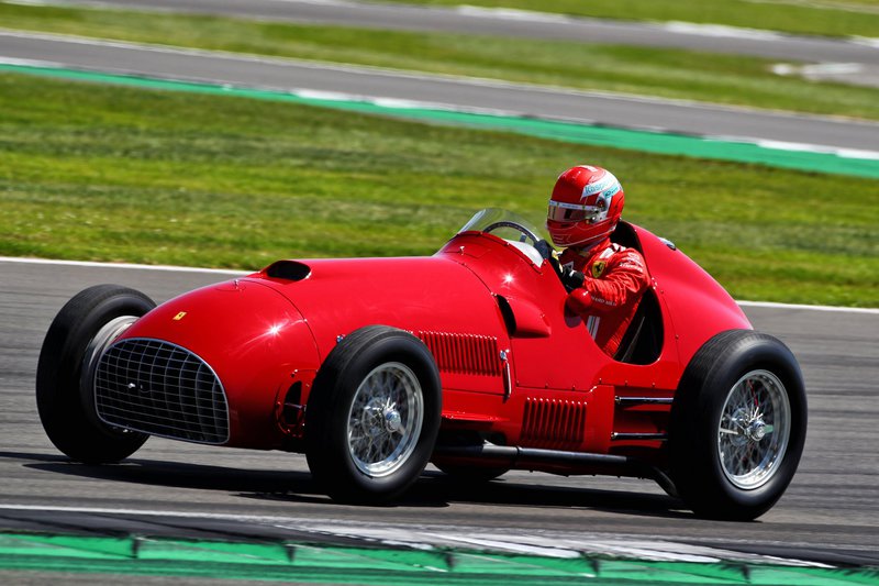 O Charles Leclerc στο τιμόνι μίας ανακατασκευασμένης Ferrari 375 O Charles Leclerc στο τιμόνι μίας ανακατασκευασμένης Ferrari 375