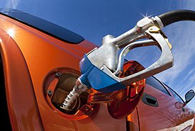 Πλαφόν στα καύσιμα: Γιατί δεν μπορεί να συγκρατήσει την τιμή της βενζίνης

