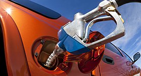 Πλαφόν στα καύσιμα: Γιατί δεν μπορεί να συγκρατήσει την τιμή της βενζίνης

