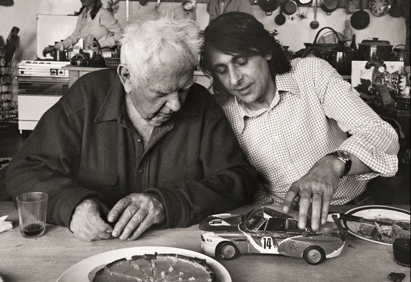 O Herve Poulain εξηγεί την ιδέα του στον Alexander Calder.