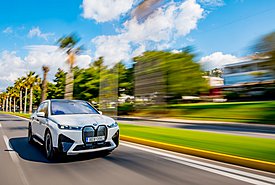 BMW iX xDrive40: Δοκιμάζουμε το ηλεκτροκίνητο SUV των 326 ίππων!