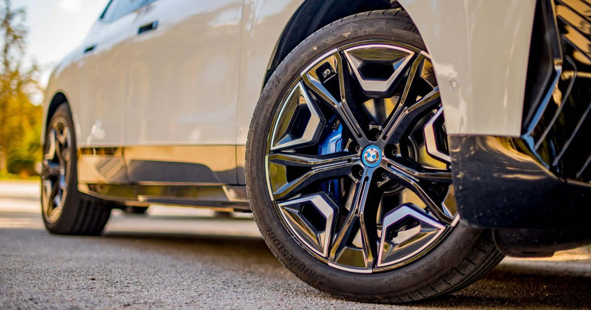 BMW: Ανεξάρτητοι σχεδιαστές «σερβίρουν» τις πρώτες εικόνες της νέας iX4 (photos)