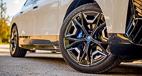 BMW: Ανεξάρτητοι σχεδιαστές «σερβίρουν» τις πρώτες εικόνες της νέας iX4 (photos)