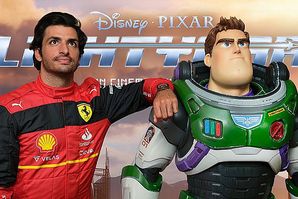 Sainz και Leclerc αφήνουν τις Ferrari και συμμετέχουν στη νέα ταινία της Disney (video)
