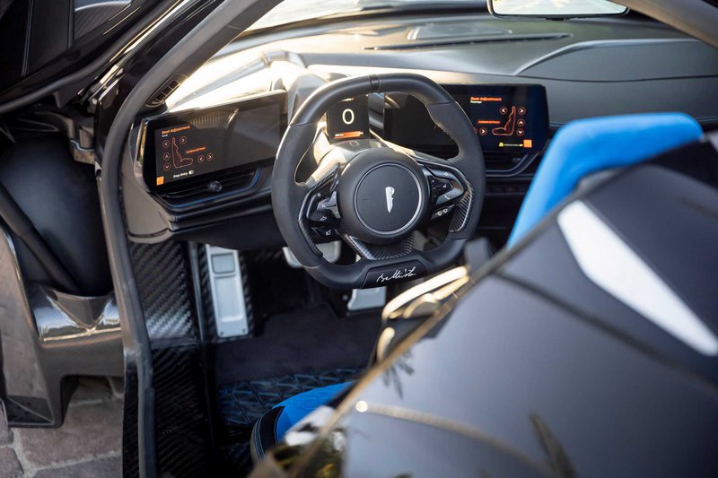 Το Automobili Pininfarina Battista έχει σύστημα παραμετροποίησης εφαρμογής της ροπής, της διαχείρισης ενέργειας και της άνεσης το οποίο διαθέτει πέντε διαφορετικά προγράμματα: «Calma», «Pura», «Energica», «Furiosa» και «Caraterre». Το Automobili Pininfarina Battista έχει σύστημα παραμετροποίησης εφαρμογής της ροπής, της διαχείρισης ενέργειας και της άνεσης το οποίο διαθέτει πέντε διαφορετικά προγράμματα: «Calma», «Pura», «Energica», «Furiosa» και «Caraterre».