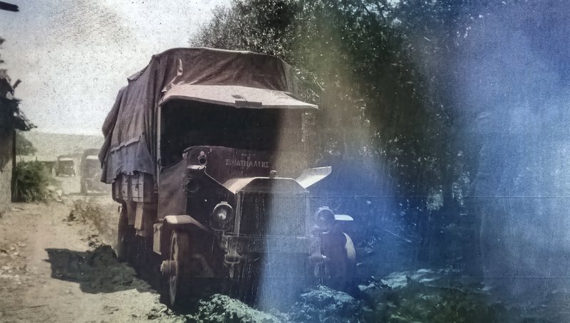 «Μπελτζεμίζα. Οι δυσκολίες μεταφοράς είναι τεράστιες. Βράχοι και έλη φράσσουν τους δρόμους σε απόσταση πολλών χιλιομέτρων.»  