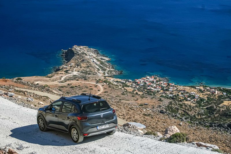 Κατηφορίζοντας προς τον Άγιο Ιωάννη.