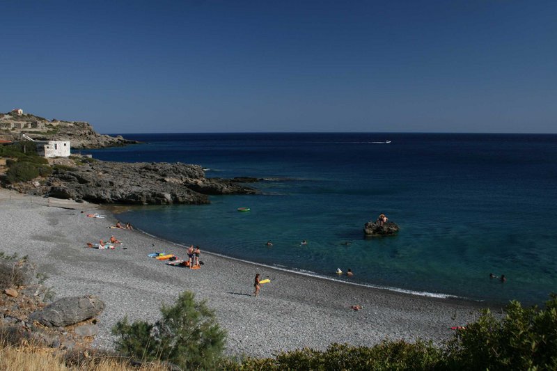 Η μικρή, αλλά όμορφη, παραλία του Αγίου Ιωάννη.