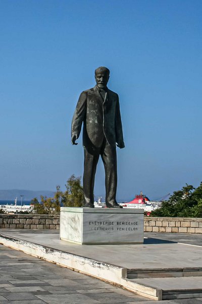 Το άγαλμα του Ελευθερίου Βενιζέλου, στην πλατεία Ελευθερίας, στον προμαχώνα Βιτούρι.