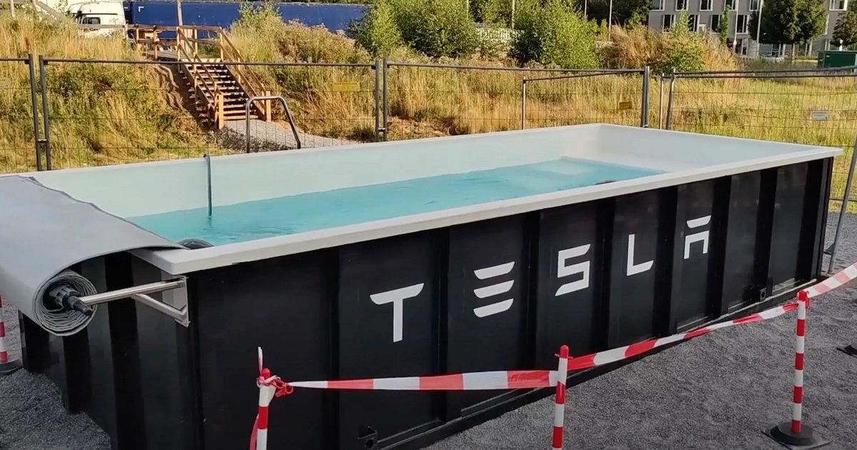 Θέλεις να φορτίσεις το Tesla; Φόρα μαγιό και βούτα στην πισίνα! (video)