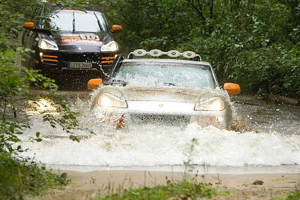 Θυμάστε την Porsche Cayenne S να διαπρέπει στο Rally Transsyberia; (photos)